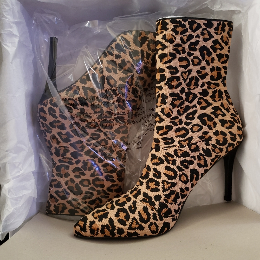 NIB Steve Madden Enya Booties